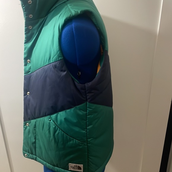 The north face women’s Sylvester insulated vest XS NWT - Picture 10 of 13